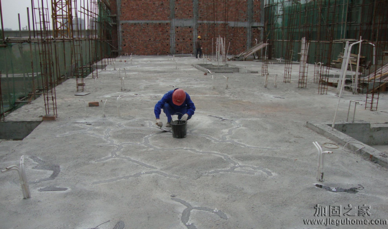 自來(lái)是將房屋泡裂縫，房體裂縫怎么加固比較好