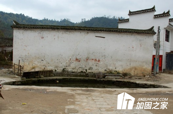 擋墻受流失沖刷發(fā)生傾斜，擋墻加固施工怎么做？