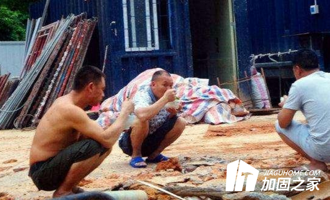 “亞洲蹲”突然火了 ，建筑加固工人表示見慣不怪