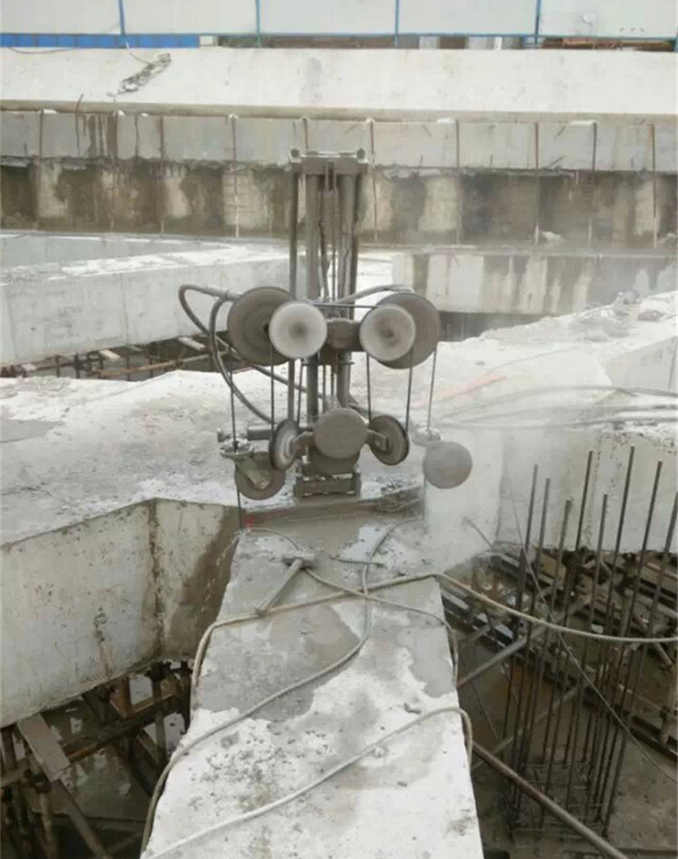 大連拆除公司 靜力切割 無振動(dòng)切割 金剛石液壓繩鋸切割 靜力拆除 混凝土無振動(dòng)切割.jpg