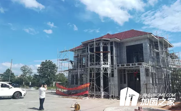 建筑模板師傅表示輕鋼別墅免拆模板要這樣裝！