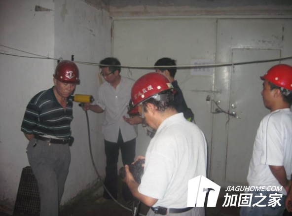 西班牙一平臺倒塌，房屋檢測值得引起注意!