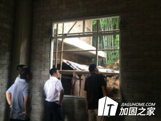 臺(tái)風(fēng)來臨前夕，房屋需要做好哪些加固補(bǔ)強(qiáng)的準(zhǔn)備?