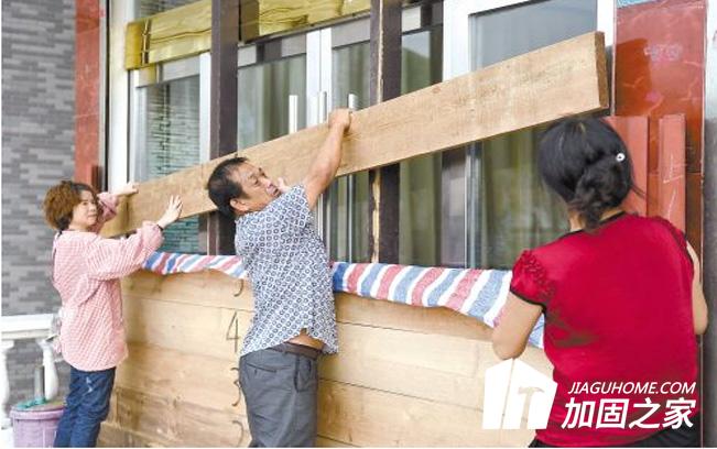 房屋因?yàn)槭裁丛蛐枰龆ㄆ跈z查房屋鑒定，還是因?yàn)榉课堇匣? width=