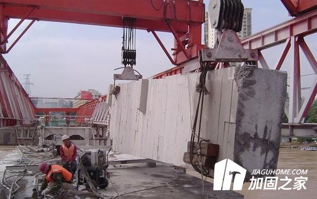 施工周邊引起房屋有問題由誰來承擔責任？