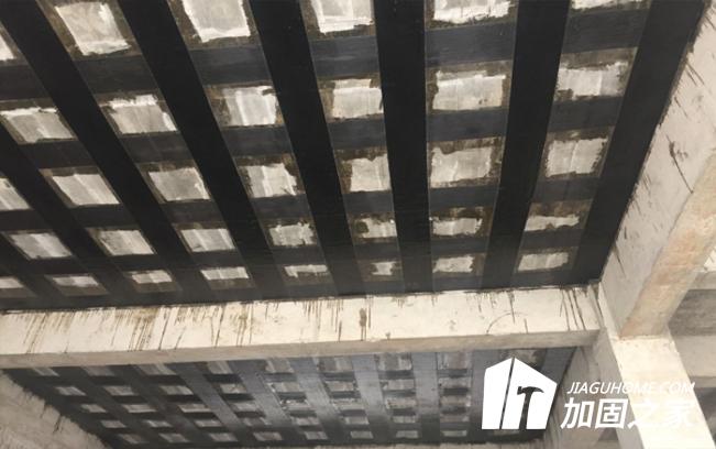房梁加固時，為何優(yōu)先使用碳纖維板加固?