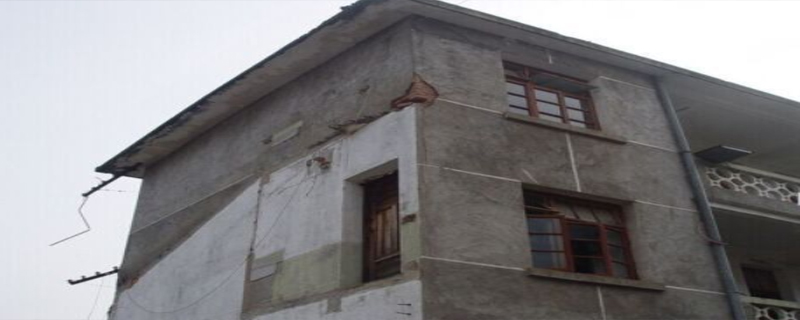 對(duì)于危險(xiǎn)房屋，鑒定單位會(huì)給出哪些處理建議?