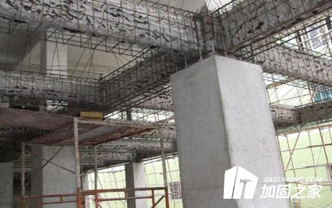 在結(jié)構(gòu)加固補強中，如何保證結(jié)構(gòu)穩(wěn)定的?