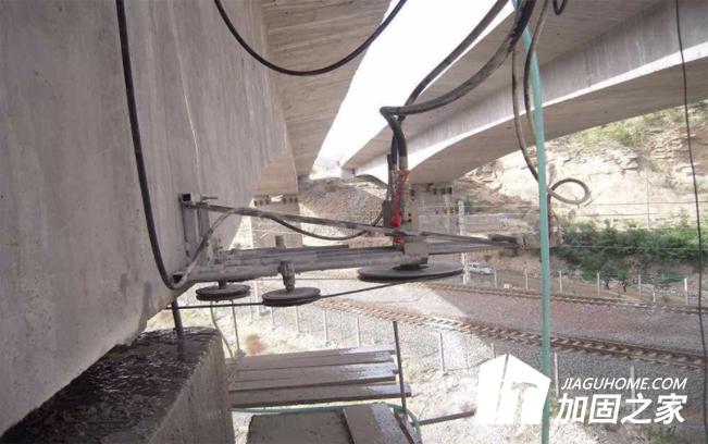 如何制定橋梁加固補(bǔ)強(qiáng)施工方案?