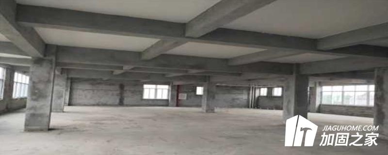 在下列情況下，現(xiàn)有建筑應進行房屋抗震鑒定