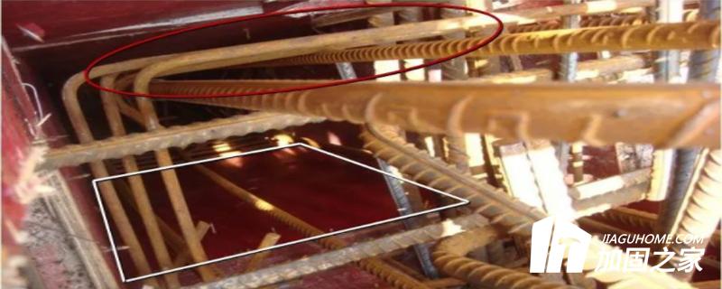 鋼筋工程構(gòu)柱箍筋疏散，局部位置無箍筋