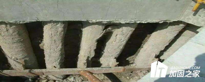 坑外堆土，導(dǎo)致支撐失效