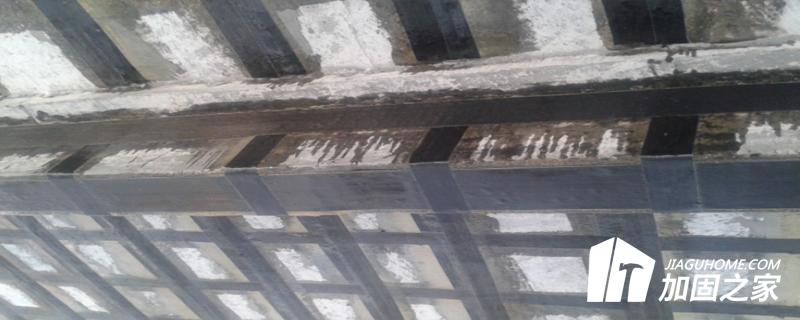 根據(jù)設計確定粘貼碳纖維的范圍進行基底處理