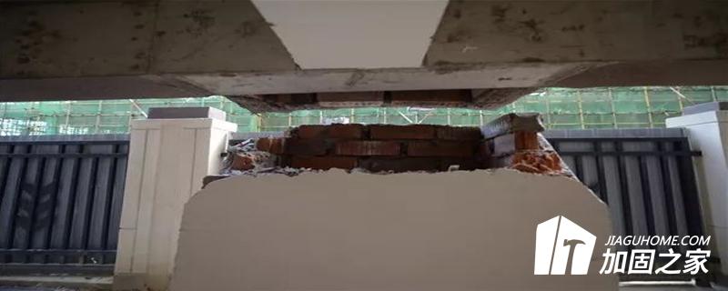  當(dāng)梁、柱構(gòu)件抗力不夠時(shí)，采用增大截面法