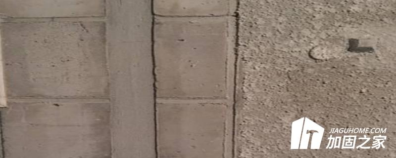 對鑿槽的深度和寬度，應(yīng)符合下列規(guī)定