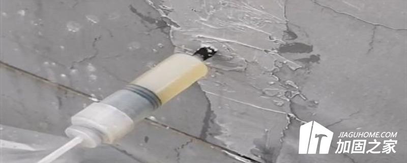 注膠孔及排氣孔設(shè)置不妥，房屋加固的注膠施工順序不正確