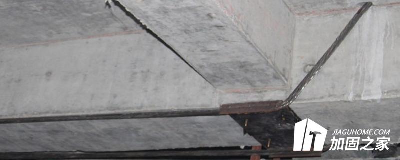 施加梁體外預(yù)應(yīng)力加固