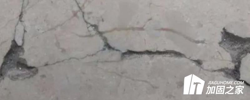 水泥怎么會出現(xiàn)裂痕?