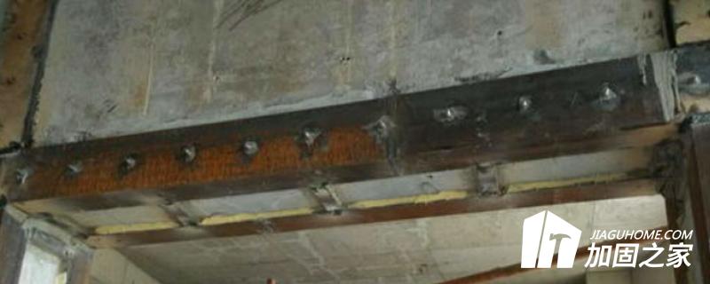 裂縫發(fā)展形成的原因和表現(xiàn)方式主要有以下幾個(gè)方面