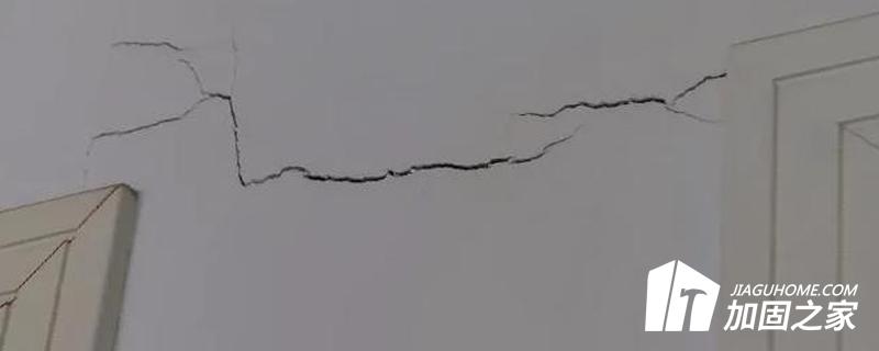 對(duì)于一些裂縫，可采用多種施工方法