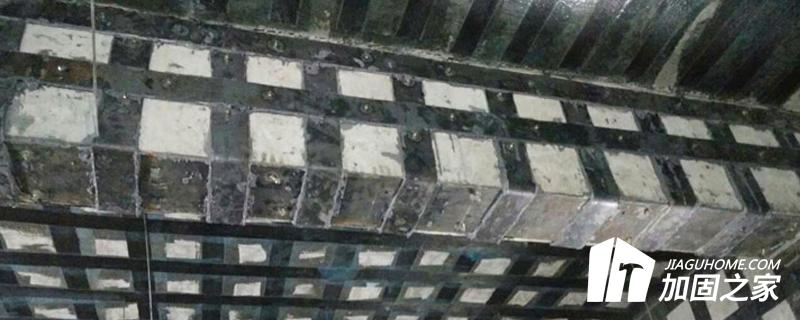 原構造為適筋構件，則加固構造的損壞形狀可分為如下三種狀況