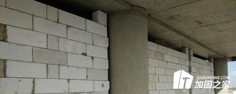 預留構造柱位置砌體施工