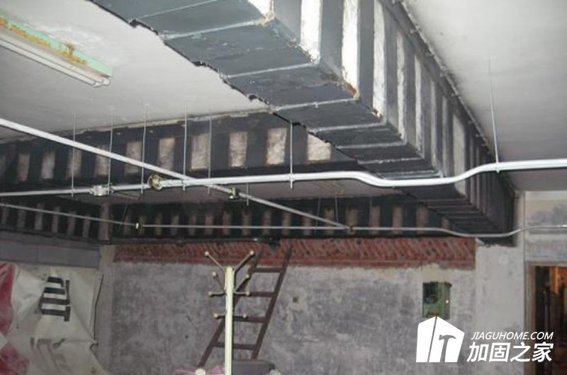 對(duì)擬加固結(jié)構(gòu)上的荷載作用應(yīng)進(jìn)行實(shí)地調(diào)查