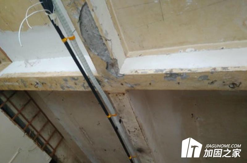 在下列情況下，房屋應(yīng)進行可靠性鑒定