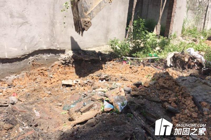 導(dǎo)致房屋地基出現(xiàn)不均勻沉降的原因有哪些？