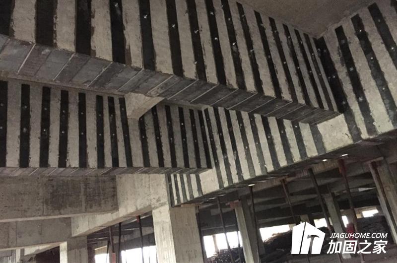 梁兩側(cè)鋼桁架加固方法