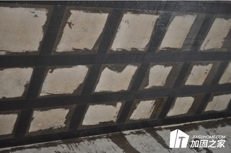 碳纖維布粘貼工程施工規(guī)定對(duì)碳纖維布的鋼筋搭接與斷開