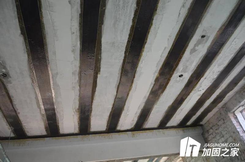 具有主筋功效，對(duì)混泥土構(gòu)件開(kāi)展抗彎加固