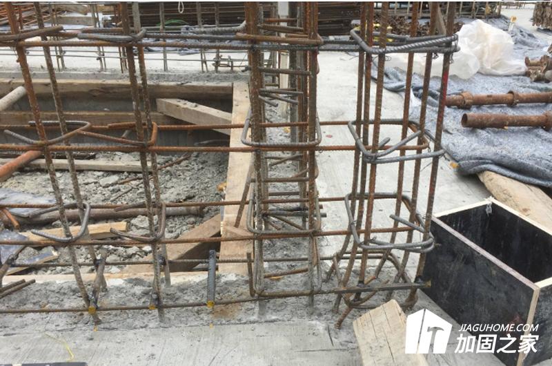 鋼筋混凝土柱加固房屋時，應符合下列要求