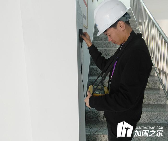 施工可能影響房屋安全，應及時進行檢測鑒定