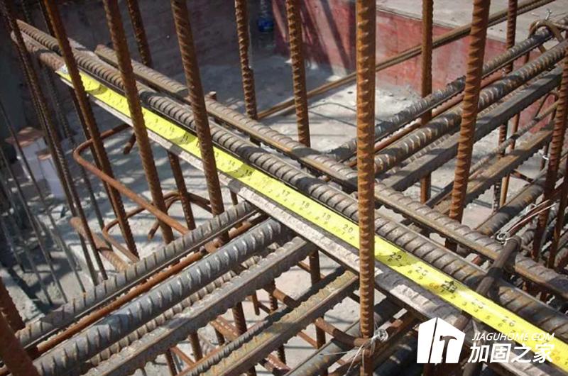 根據建筑物存在的問題，確定錨固的具體指標