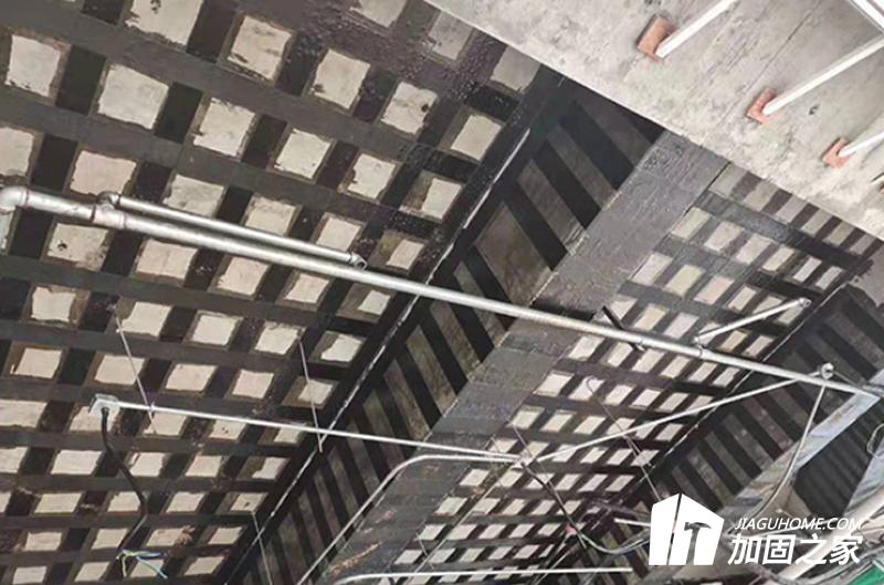 當(dāng)房屋加固抗震承載力不滿足時(shí)，應(yīng)采用適當(dāng)?shù)慕ㄖ庸谭椒? width=