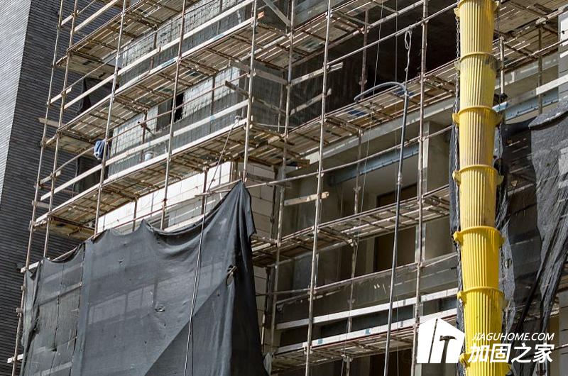 在建筑加固中，原材料有哪幾類?