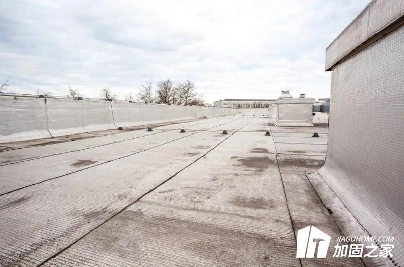 房屋樓頂出現(xiàn)漏水，怎么做好防水施工?