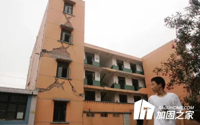 學(xué)?？拐鹦阅転楹稳绱耸苤匾?？