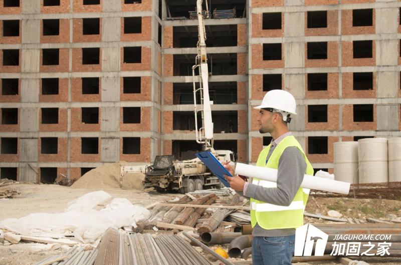 根據(jù)施工現(xiàn)場的實(shí)際情況做出應(yīng)對(duì)方案