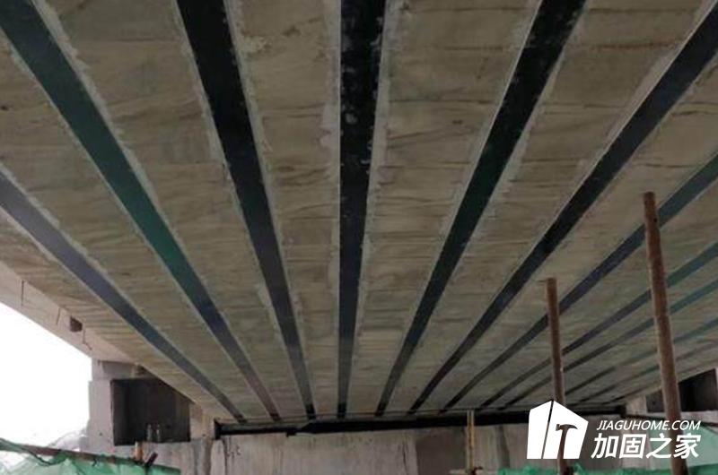 在修補(bǔ)橋梁裂縫時(shí)，需要提前做好哪幾項(xiàng)工作?