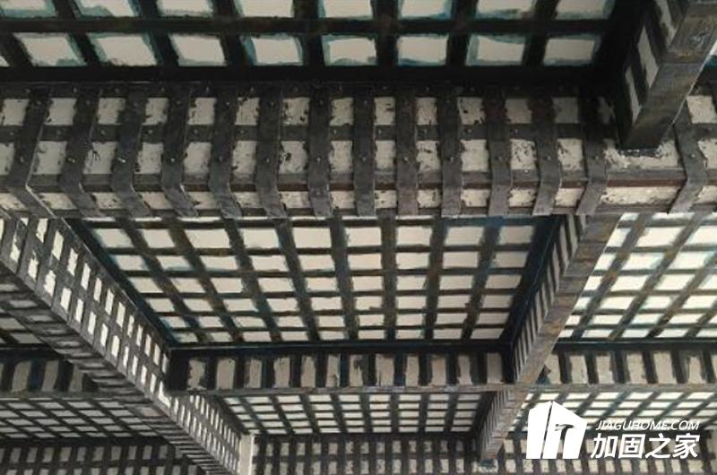 結(jié)構(gòu)粘鋼加固實(shí)際操作