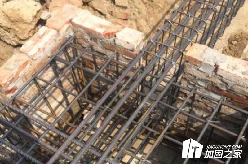 地基基礎加固一般可從地基和結(jié)構兩方面入手