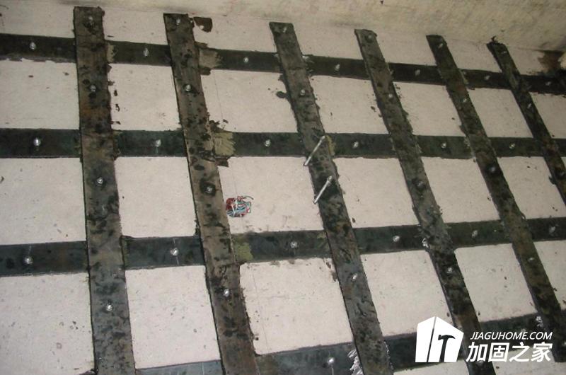 粘鋼加固如何進(jìn)行加壓操作？