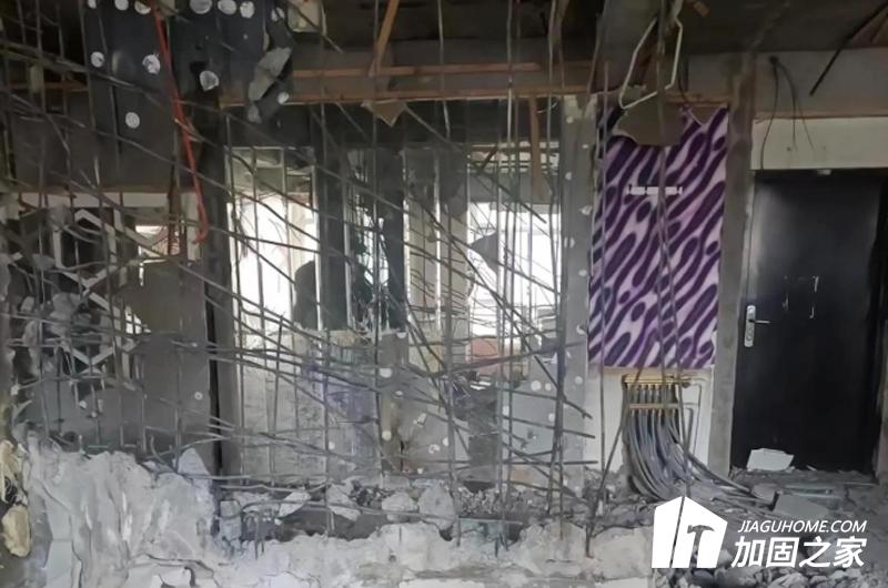 哈爾濱居民樓承重墻被砸，后果很嚴重