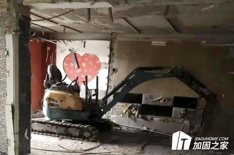 哈爾濱居民樓承重墻被砸，后果很嚴(yán)重