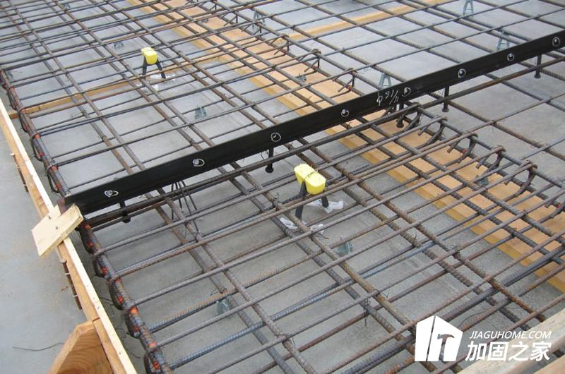 對于用剛性支點加固梁(板)時，結構計算應按照下列步驟進行