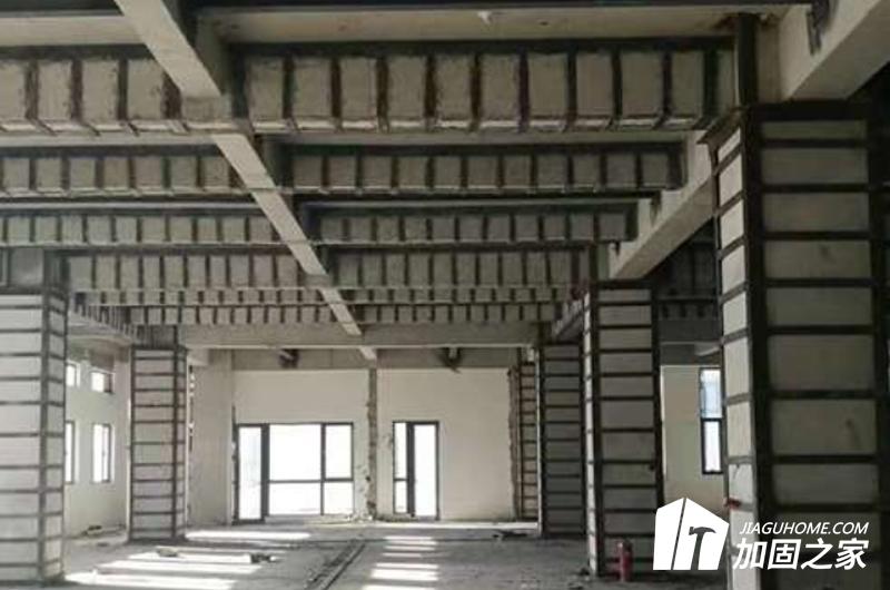 在建筑加固施工時(shí)，如何保證全程安全施工?