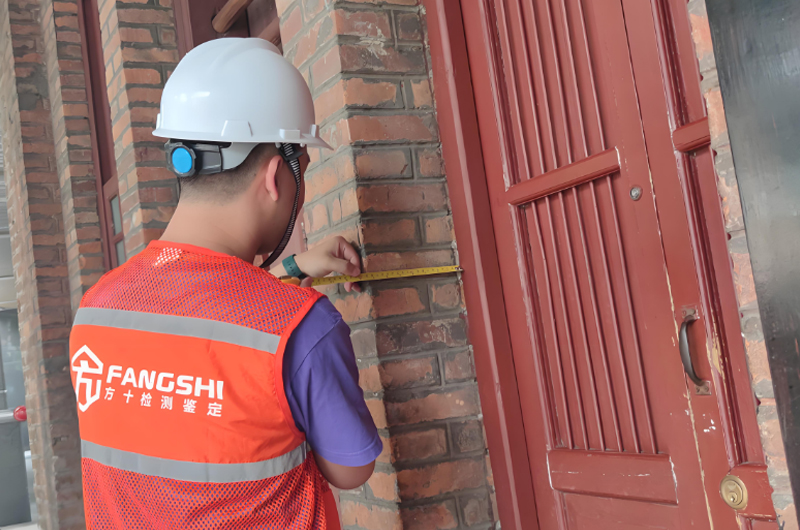 周邊房屋施工，施工前后做好安全檢測