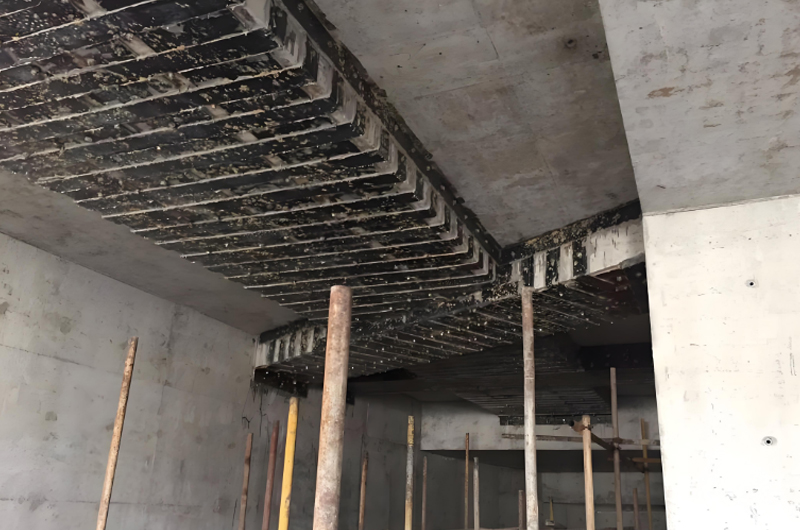 委托專業(yè)的施工團(tuán)隊(duì)前來處理樓房損傷問題